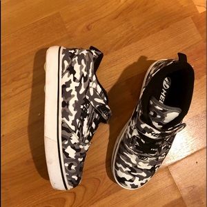 New without box: youth size 5 camo 2W Heelys.